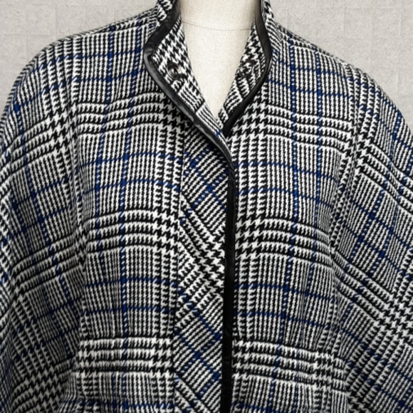 Cache Swing Cape Jacket - Picture 2 of 12